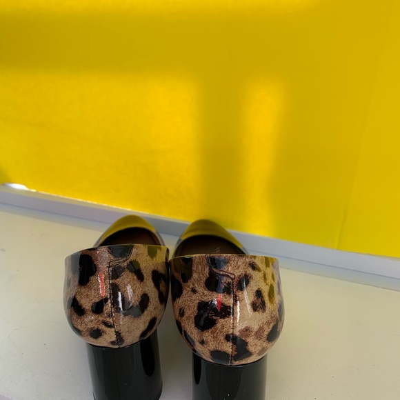 Capelli Rossi leopard print leather low heel closed toe shoe. - Picture 3 of 6